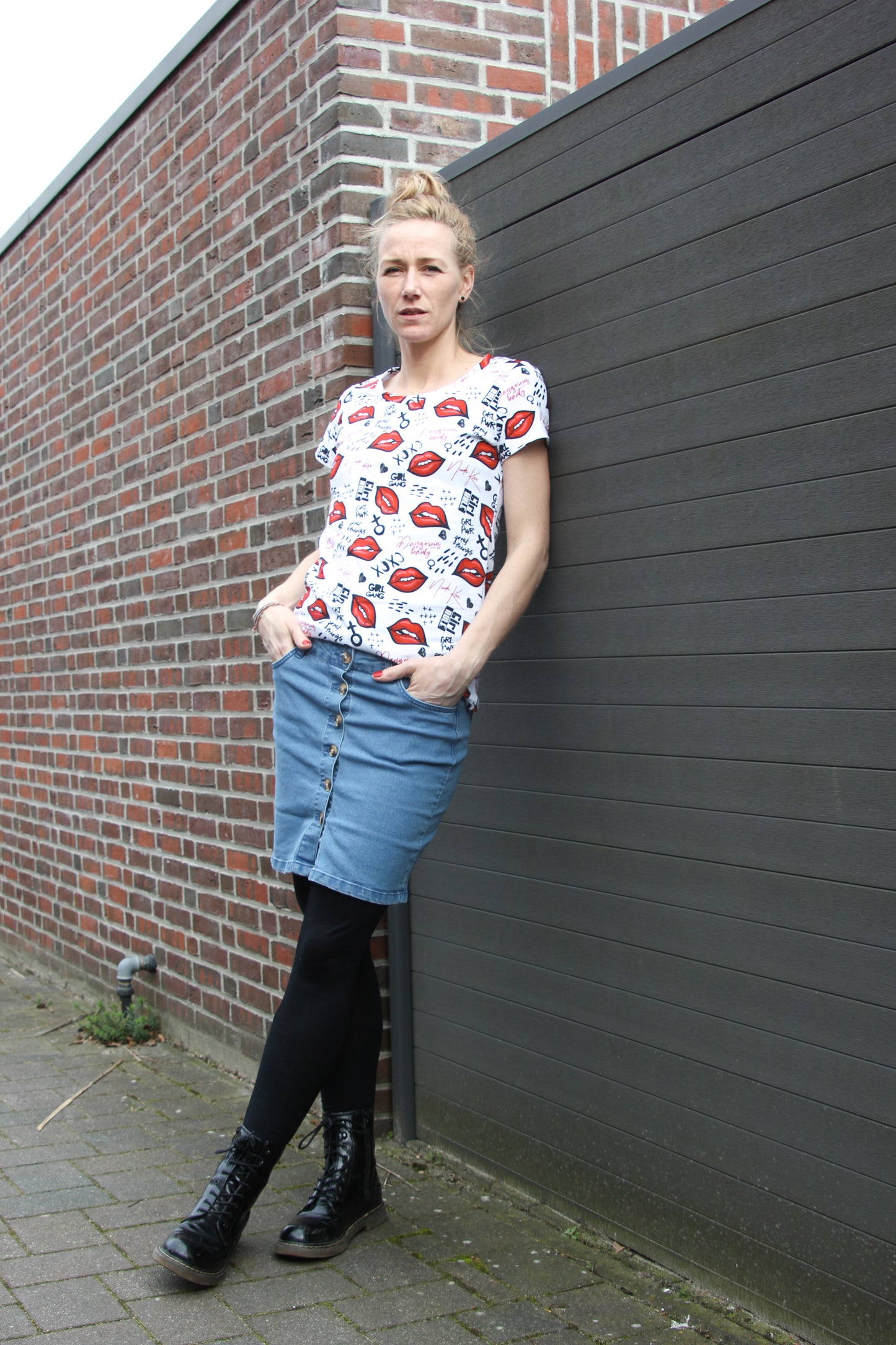 Jersey Baumwolle Theo Lippen, Girl Gang in 2 Farben